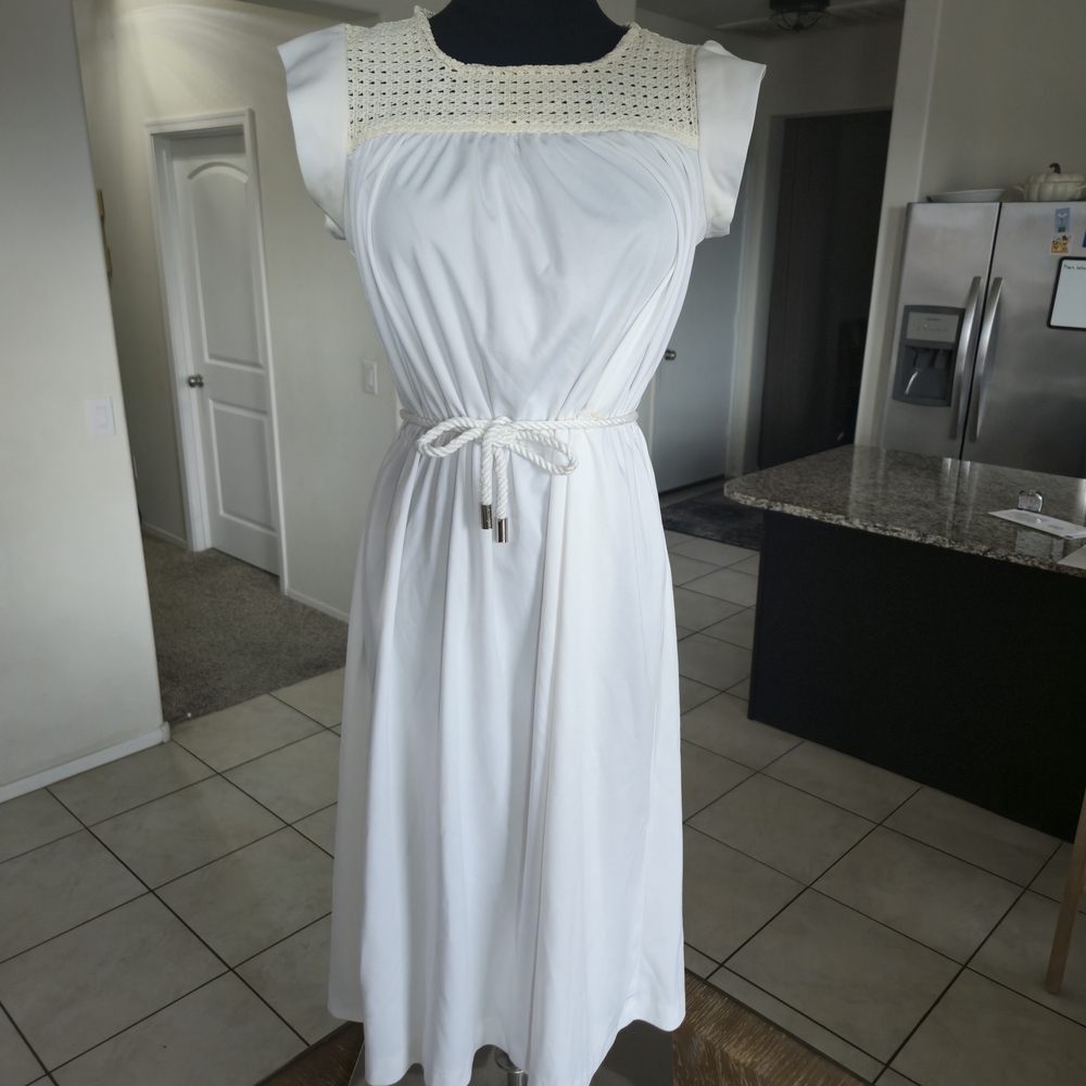 White Boho Midi Dress Crochet Yoke Cap Sleeve Tie Waist Small